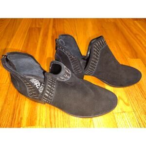 NWOB Vince Camuto Black Suede Sz 8 Booties